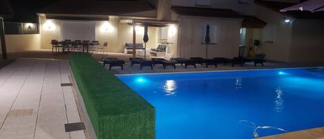 Piscine extérieure, piscine chauffée