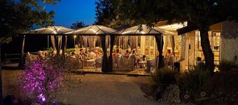 Holiday Home in Mauroux with Pools & Vineyards