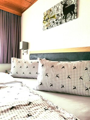 2 室のベッドルーム、旅行用ベビーベッド、WiFi、ベッドシーツ
