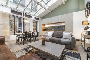 TV - Show Room, 2BR/2BA, 6 people (París)