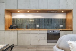 Fridge, microwave, oven, coffee/tea maker