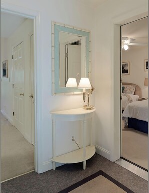2 habitaciones, tabla de planchar con plancha, wifi y ropa de cama