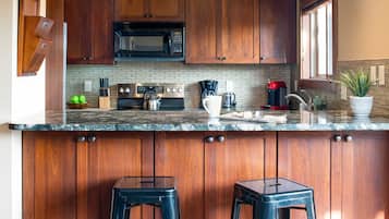 冰箱、微波炉、烤箱、炉灶