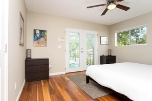 5 Schlafzimmer, Zimmersafe, Schreibtisch, Bügeleisen/Bügelbrett