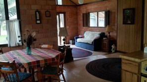 Fireplace - ⭐Peace & Quiet under the Oaks, at the River (Uvalde)