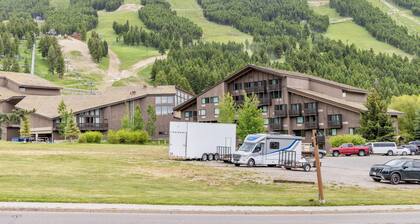 Outpost: Clark's Knoll 395 - Walk to Town Square