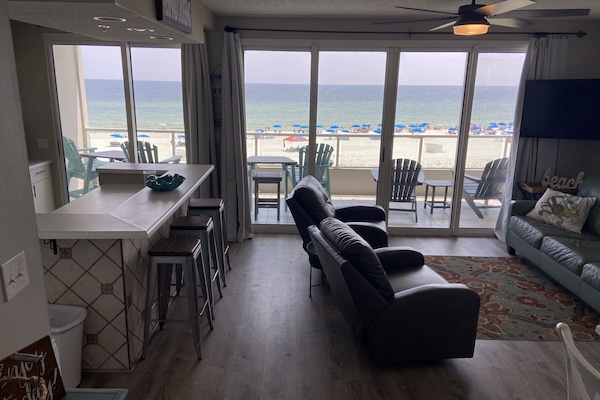 Televisor intel·ligent, llibres i videoteca