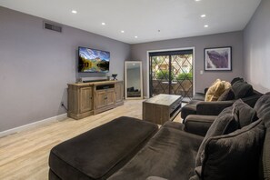 Smart-TV, Videospiele, Videothek, Stereoanlage