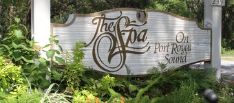 Beautifully Decorated, 1st Fl. Retreat! Steps to the beach. Spa On Port Royal