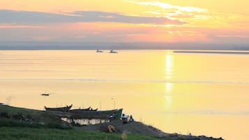 Deluxe Room, River View | Terrace/patio