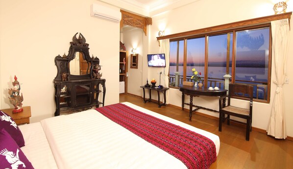 Deluxe Room, River View | View from room