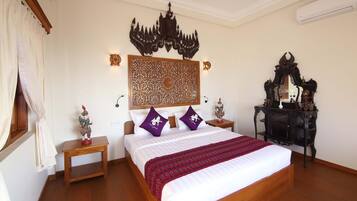 Deluxe Room, River View | Minibar, in-room safe, blackout drapes, rollaway beds