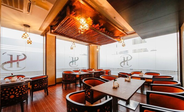 Breakfast, lunch, dinner served; Indian cuisine - Sh Hotel (Ras Al Khaimah)