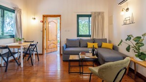Cabaña familiar, 1 habitación | Zona de estar