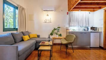 Familien-Ferienhütte, 1 Schlafzimmer | Wohnbereich | Flachbildfernseher
