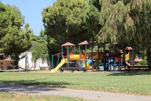 Area giochi per bambini (all'aperto)