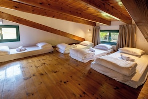 Family Cabin, 1 Bedroom | Free WiFi, bed sheets
