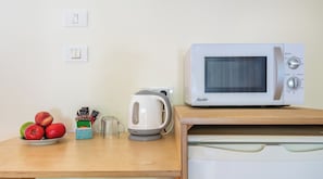 Superior Room, 1 Bedroom | Private kitchenette | Fridge, coffee/tea maker, electric kettle