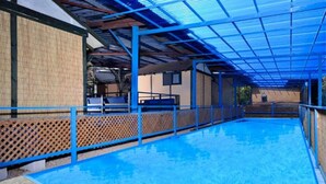 Indoor pool, outdoor pool, sun loungers - Adam's Farm (Eliad)