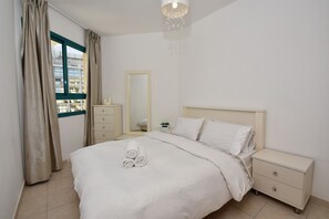 Leilighet – club, utsikt mot innsjø, ved innsjø | 1 soverom, blendingsgardiner og barnesenger (inkludert)