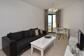 Leilighet – club, utsikt mot innsjø, ved innsjø | 1 soverom, blendingsgardiner og barnesenger (inkludert)