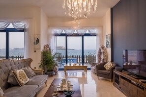 Living area - Bravoway Home - Palma Residence Villa (Dubai)