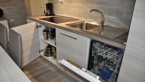 Leilighet – deluxe | Eget kjøkken | Kaffetrakter/tekoker, kjøleskap, mikrobølgeovn og ovn