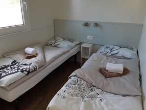 Deluxe Mobile Home, 3 Bedrooms | 1 bedroom, Egyptian cotton sheets, premium bedding, down comforters