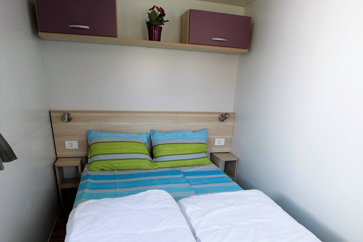 Premium Mobile Home, 2 Bedrooms | 1 bedroom, Egyptian cotton sheets, premium bedding, down duvets