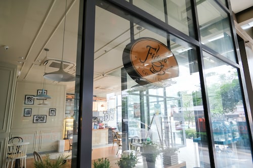 Studio Condo at Horizons 101