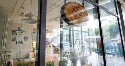 Studio Condo at Horizons 101