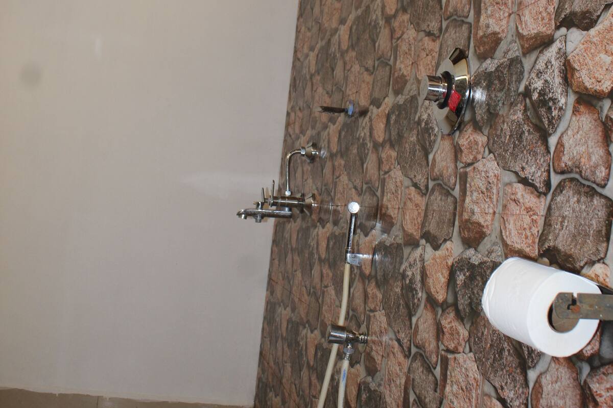 deluxe cottage, 1 bedroom, smoking, garden view | bathroom shower