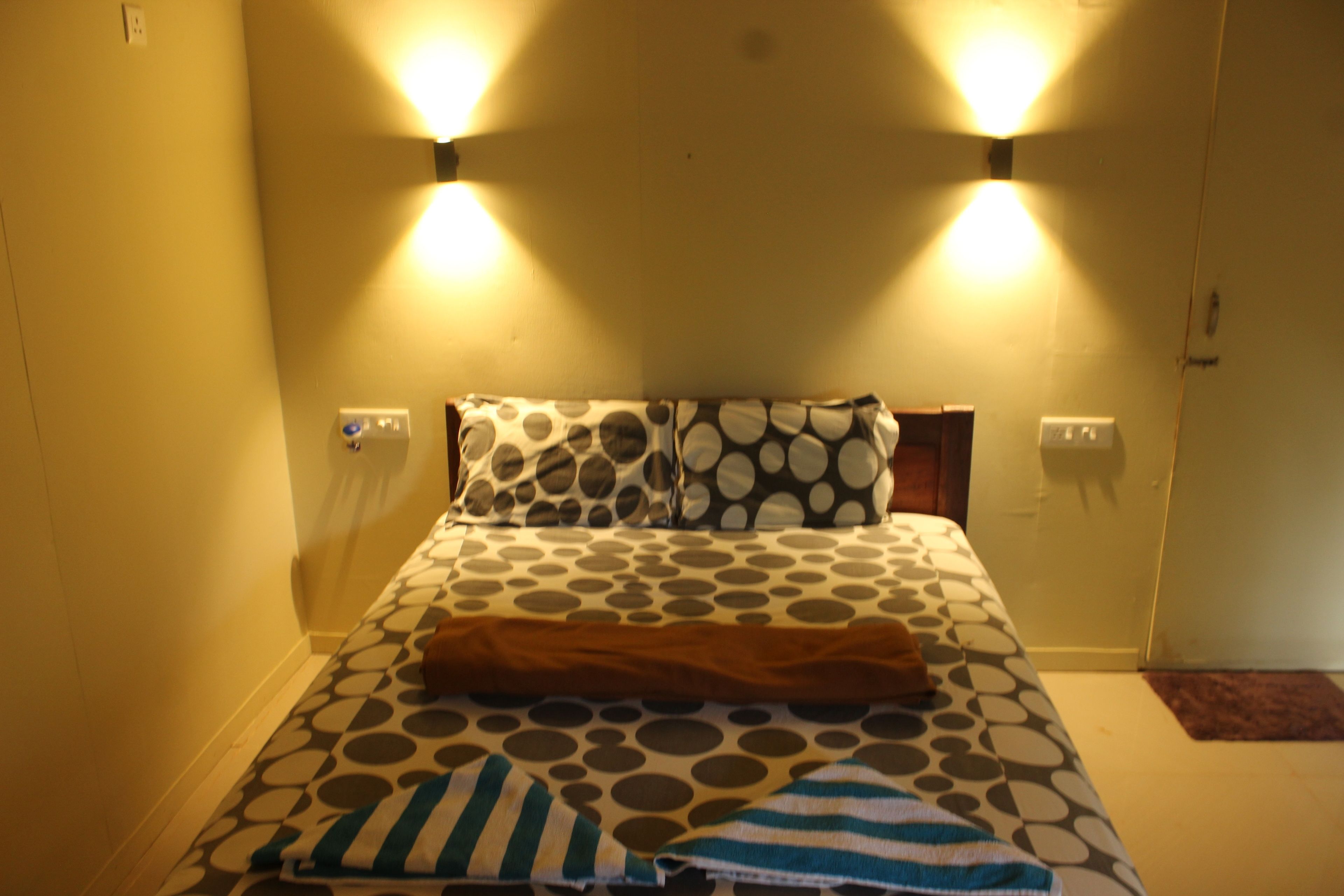 deluxe cottage, 1 bedroom, smoking, garden view | living room