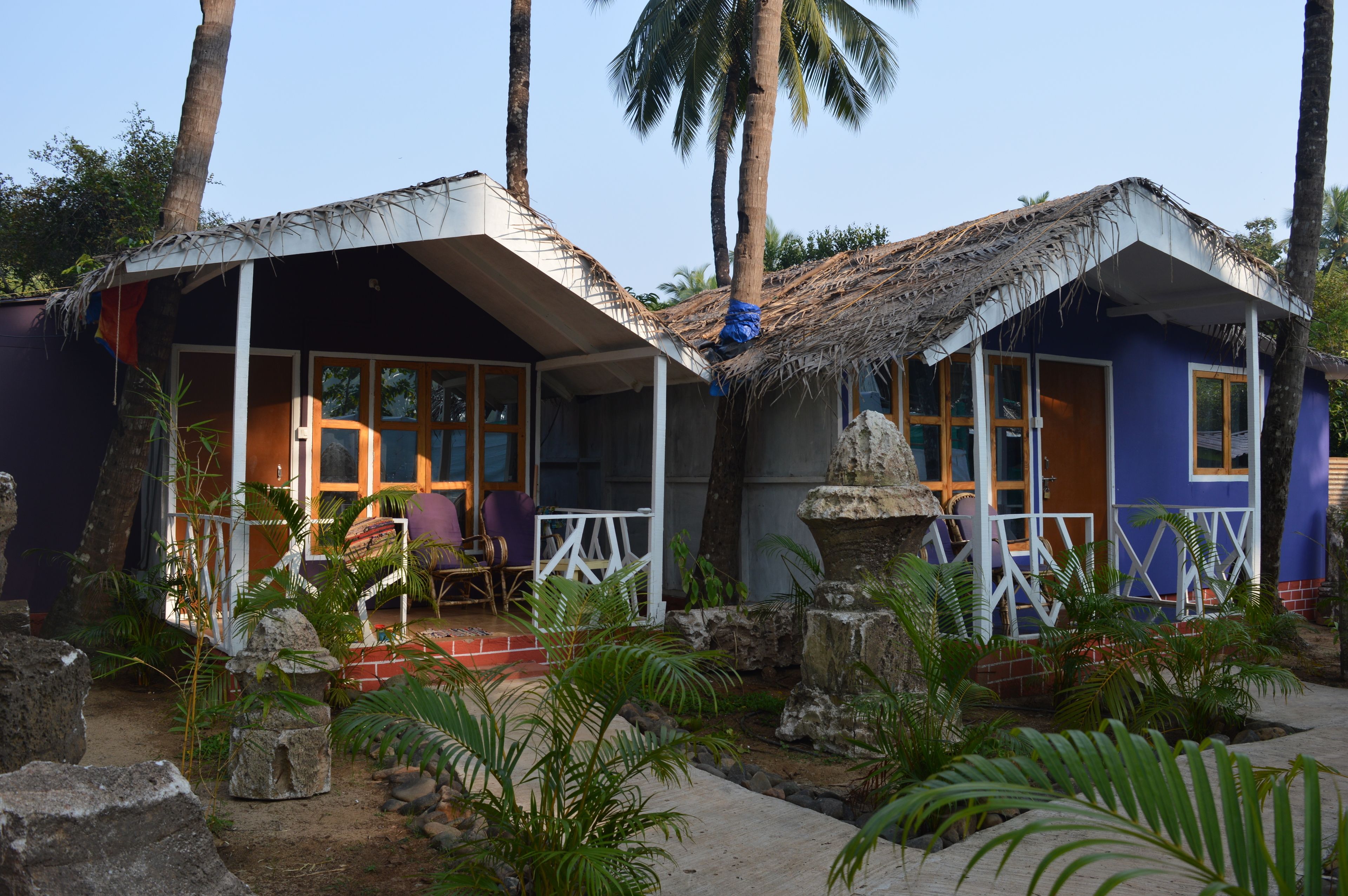 family cottage, 2 bedrooms, smoking, garden view | front of property