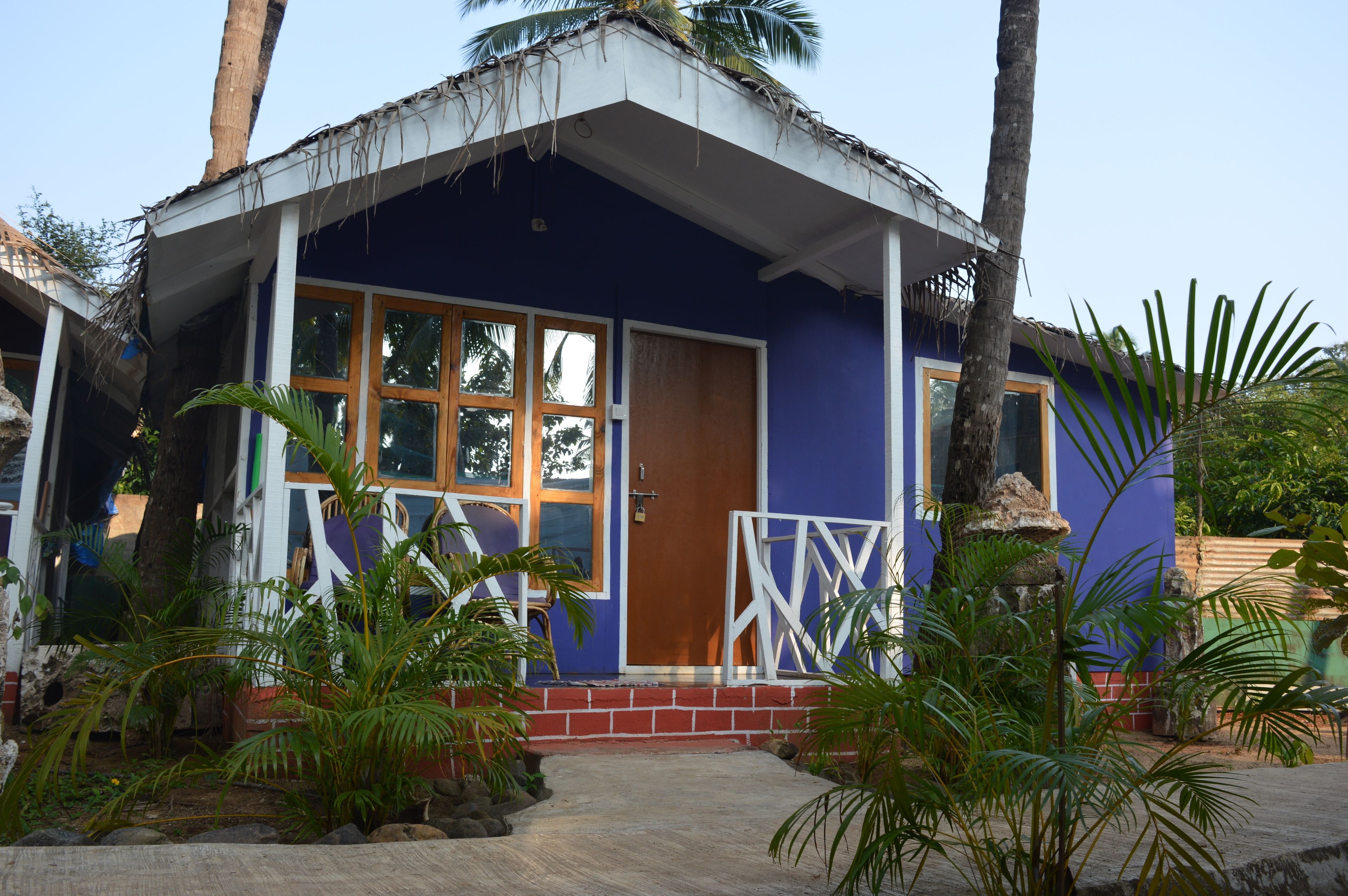 family cottage, 2 bedrooms, smoking, garden view | front of property