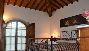 Kahden hengen huone, jaettu kylpyhuone | Ylelliset vuodevaatteet, äänieristys, silitysrauta/-lauta