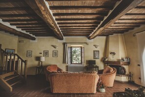 Family Duplex, Kitchen, Hill View | Living area