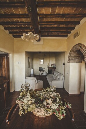 Apartment, 2 Bedrooms, Hill View | Living area