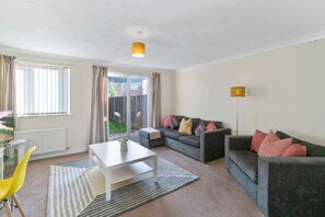 Superior Room, Private Bathroom, Garden View (3 Bedroom Serviced House) | Ruang Istirahat