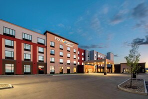 Exterior - Four Points by Sheraton Grande Prairie (Grande Prairie)