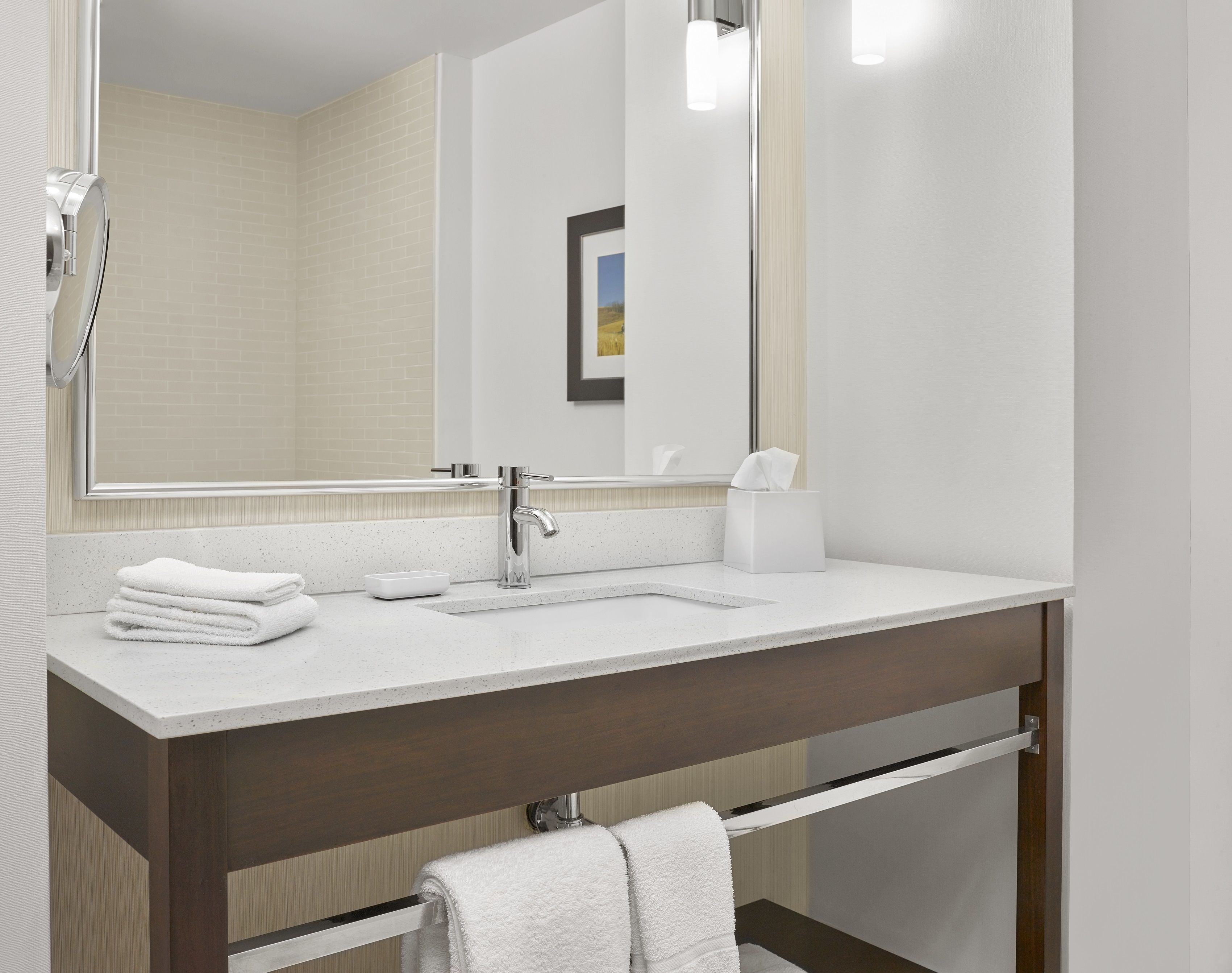 combined shower/bathtub, free toiletries, hair dryer, towels