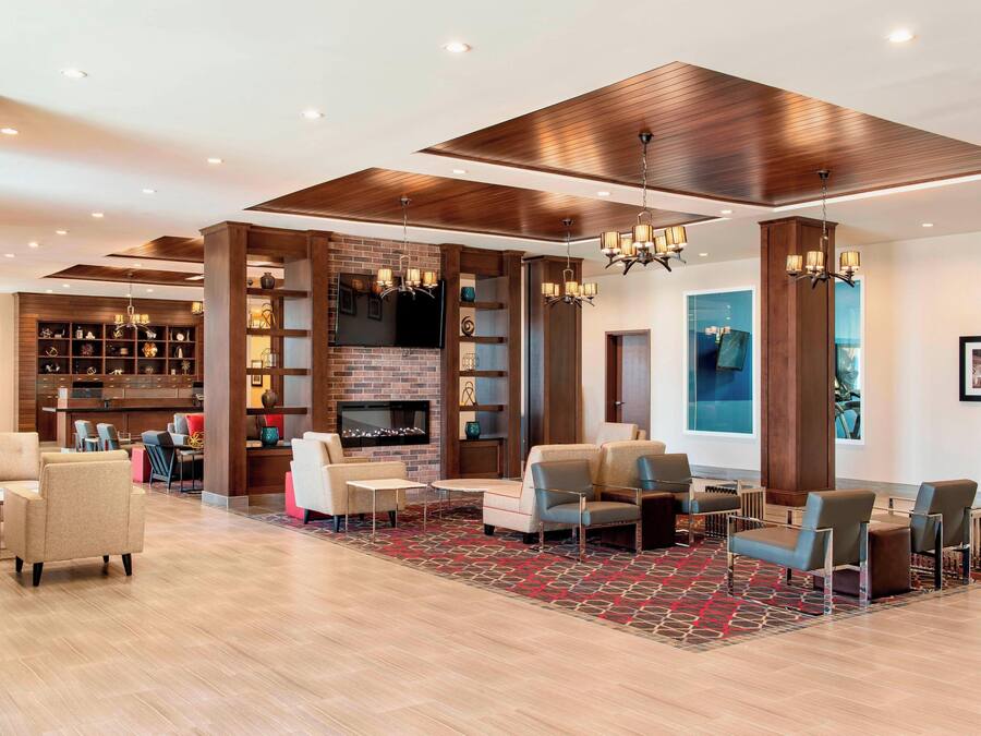 Lobby-lounge