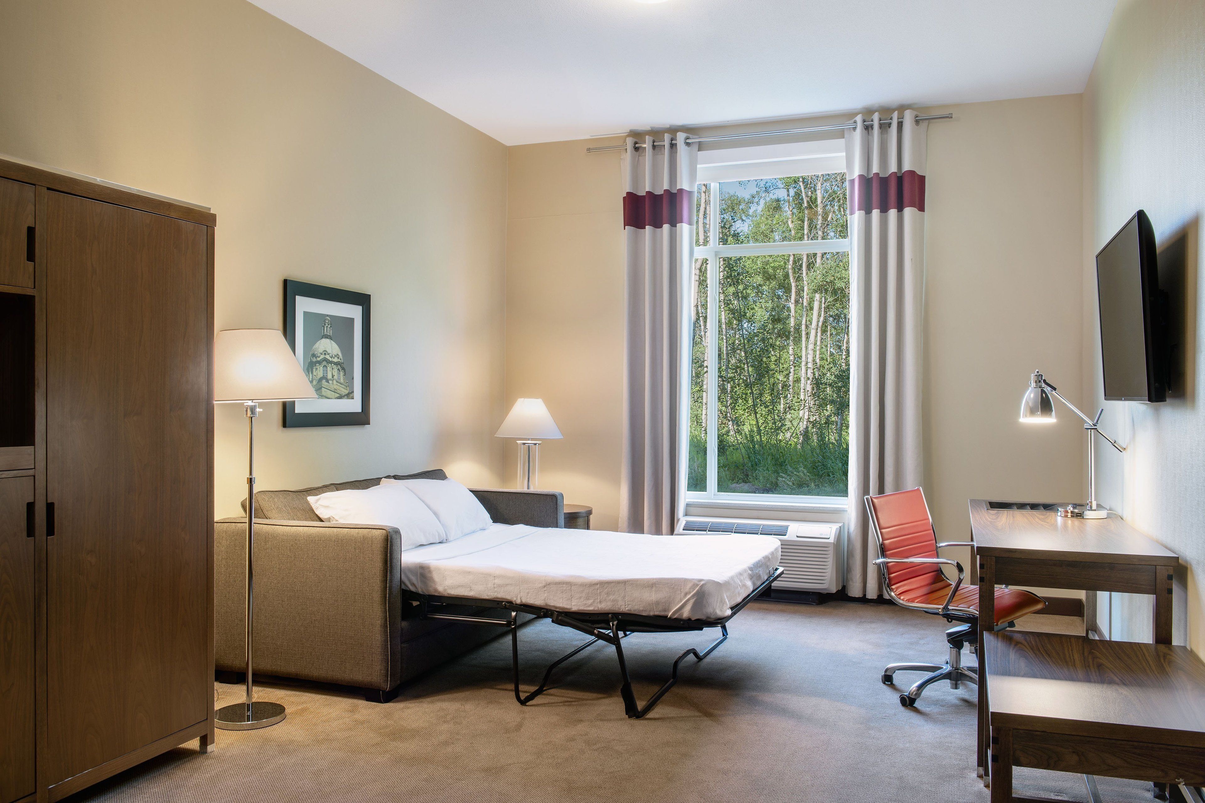 Premium bedding, in-room safe, desk, laptop workspace