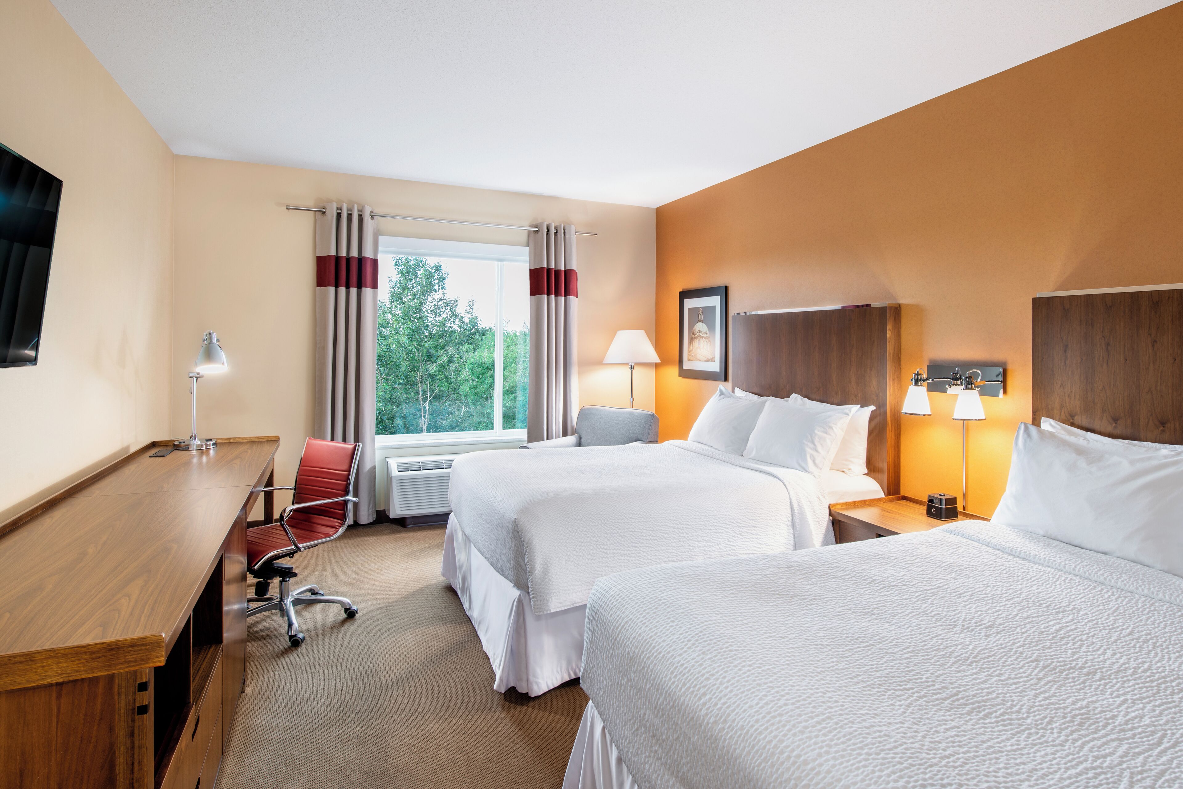 Chambre, 2 grands lits | Literie de qualité, coffre-fort, bureau