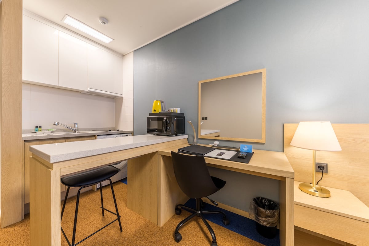 fridge, microwave, coffee/tea maker, electric kettle