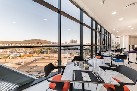 Restaurant. Days Hotel & Suites by Wyndham Incheon Airport