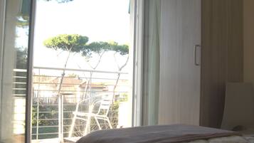 Single room, private bathroom and balcony | Balcony view