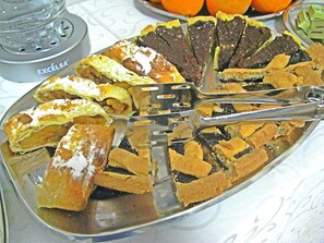 A tray of assorted pastries and desserts on a table. - Hotel Luca (Camaiore)