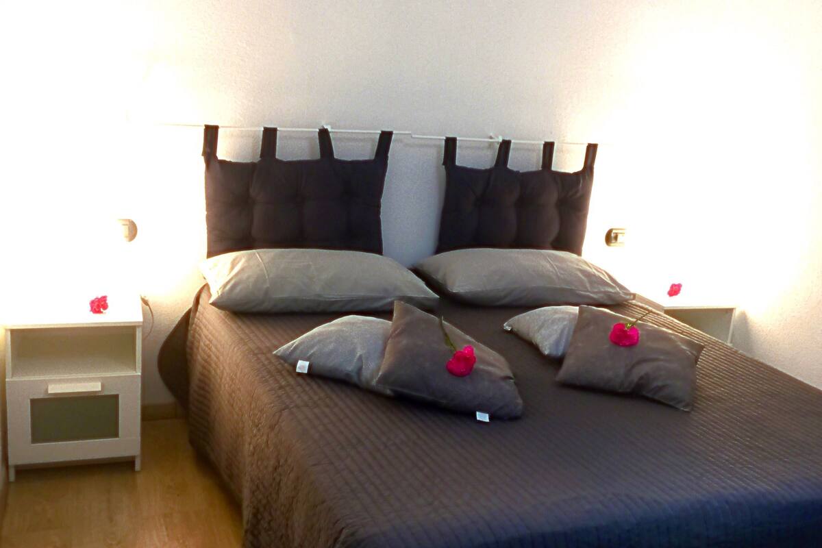 Quadrupla Comfort, bagno privato | Biancheria da letto di alta qualità, copriletto in piuma, minibar