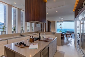 Beachfront Residence | Cocina privada | Cafetera o tetera
